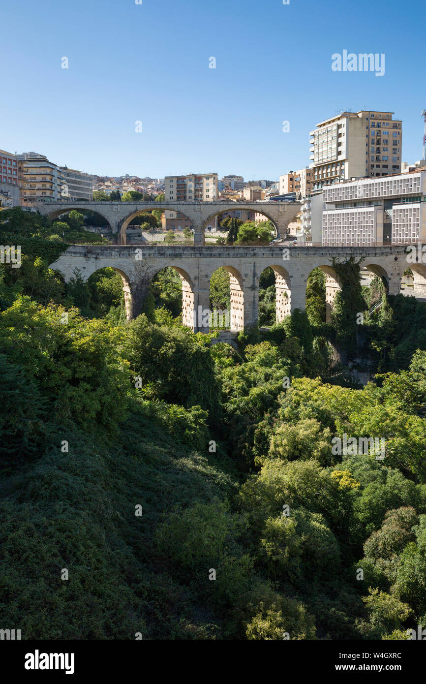 Brücke Ponte dei Cappuccini, Aussicht auf Ragusa Superiore, Ragusa, Sizilien, Italien Stockfoto