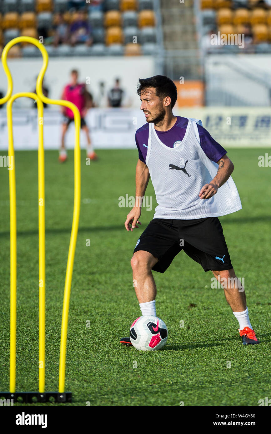 Hong Kong, Hong Kong SAR, China. 23. Juli, 2019. Die englische Premier League Team, Manchester City Football Club gehen durch ihre Schritte in die Ausbildung in der warmen Hongkong Wetter. Das Treffen, das lokale Team Kitchee FC für ein pre-Season Match morgen. David Silva Credit: HKPhotoNews/Alamy leben Nachrichten Stockfoto