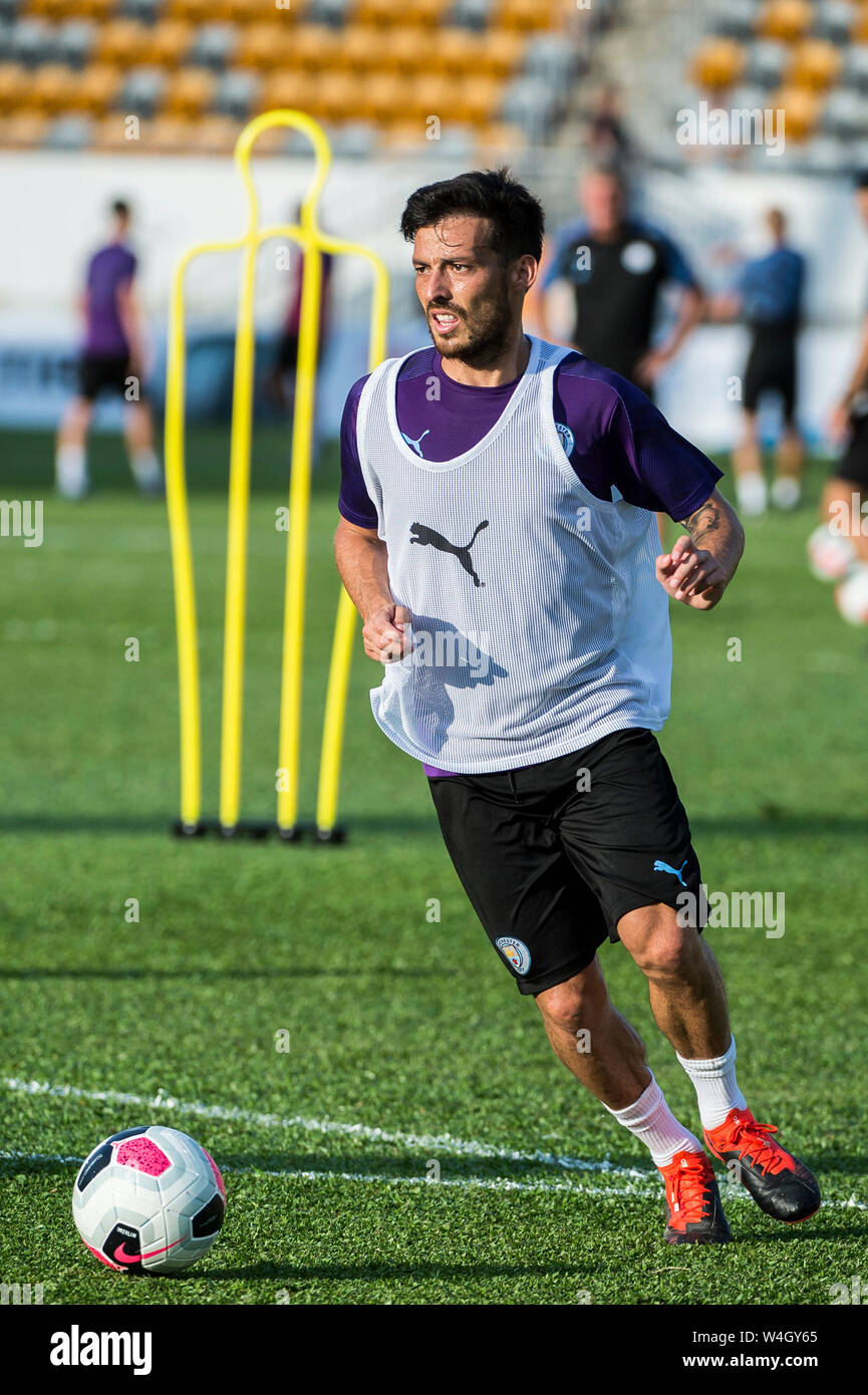 Hong Kong, Hong Kong SAR, China. 23. Juli, 2019. Die englische Premier League Team, Manchester City Football Club gehen durch ihre Schritte in die Ausbildung in der warmen Hongkong Wetter. Das Treffen, das lokale Team Kitchee FC für ein pre-Season Match morgen. David Silva Credit: HKPhotoNews/Alamy leben Nachrichten Stockfoto