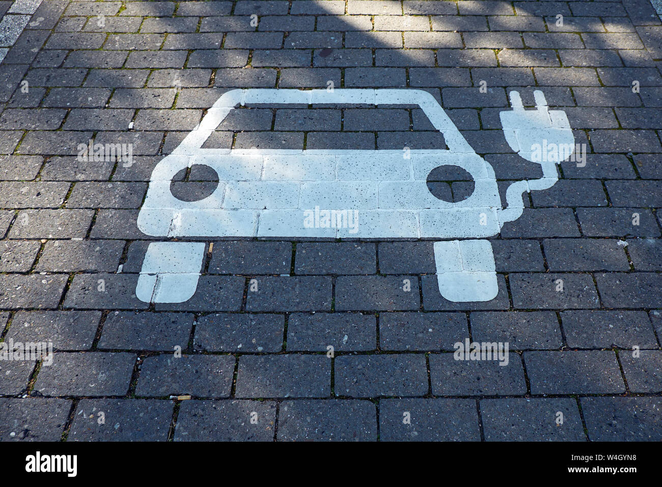 Parkplätze für Elektroautos, Elektrofahrzeuge Ladestation Stockfoto