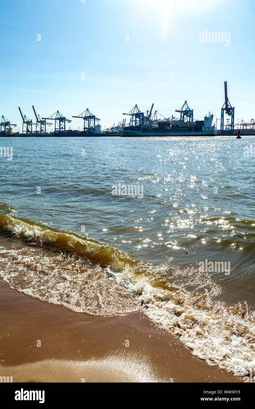 Hafenkräne im Hamburger Hafen, Hamburg, Deutschland Stockfoto