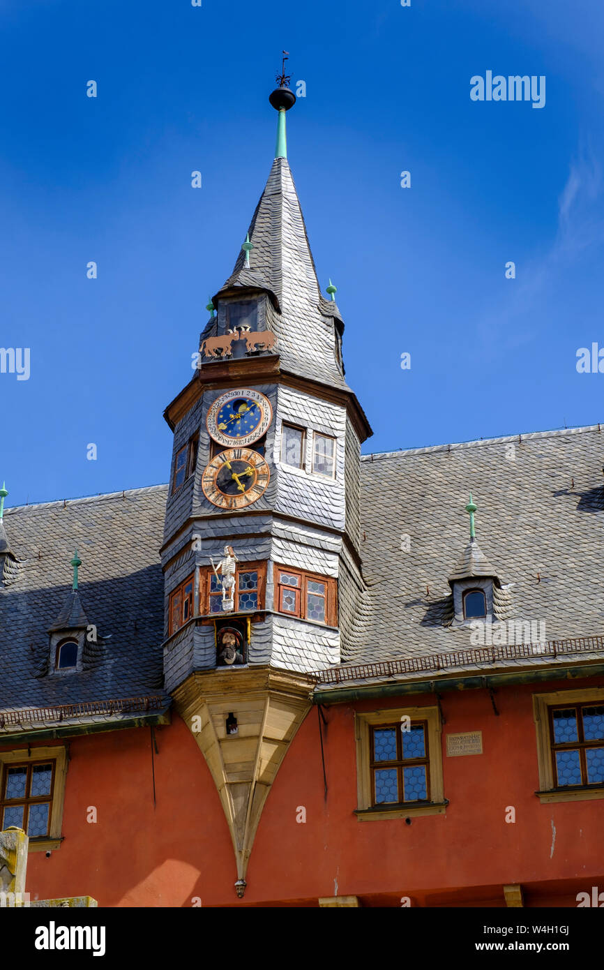 Moon clock an Lanzentuermchen, Neues Rathaus, Ochsenfurt, Bayern, Deutschland Stockfoto