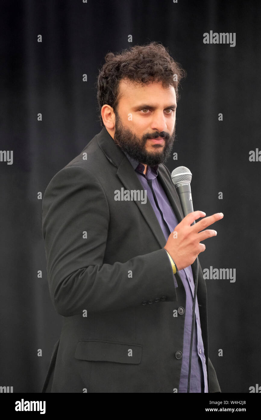 Nish Kumar live auf der Bühne des Larmer Tree Festival, UK. Juli 20, 2019 Stockfoto