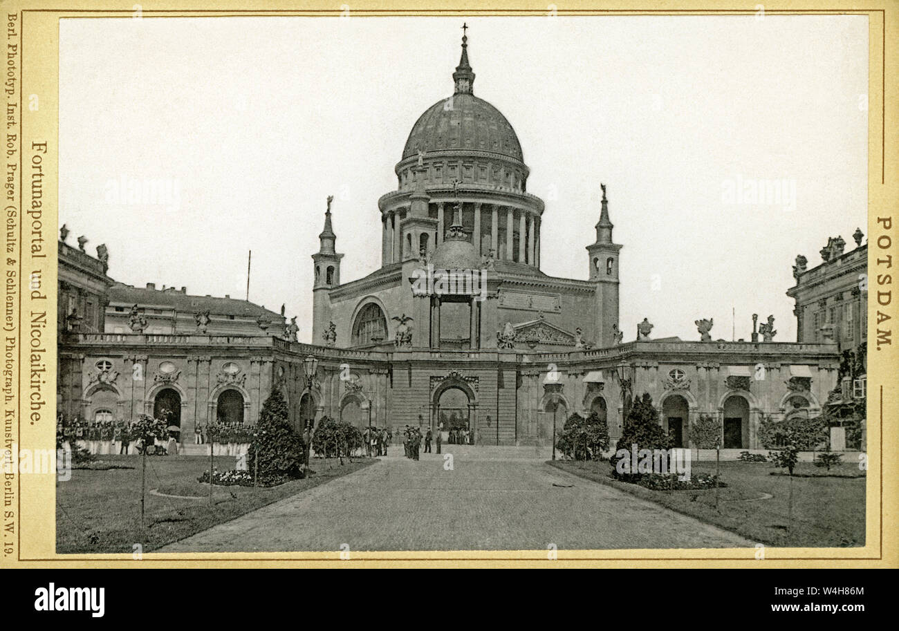 Europa, Deutschland, Brandenburg, Potsdam, Fortunaportal und Nicolaikirche, Motiv aus: 'Berl. Phototyp. Inst. Rob. Prager (Schultz & Schlenner), Fotographie. Kunstverlag, Berlin, um 1900/Europa, Deutschland, Brandenburg, Potsdam, das Tor von Vermögen und St. Nicholas' Church, Bild von: 'Berl. Phototyp. Inst. Rob. Prager (Schultz und Schlenner), Berlin, um 1900. Stockfoto