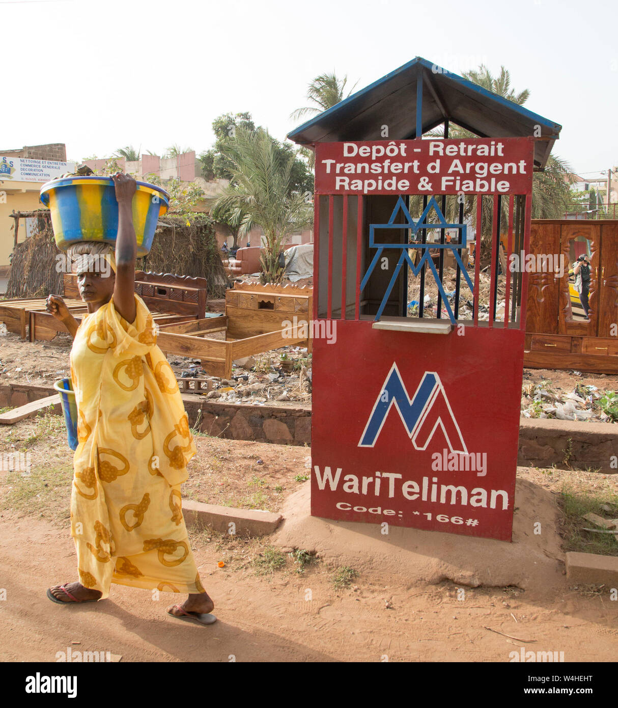 Überweisen Sie Geld NACH AFRIKA MIT ORANGE GELD Stockfoto