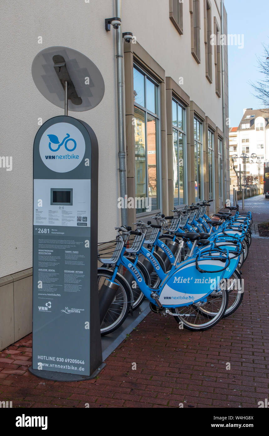 Fahrradverleih Bahnhof in der Innenstadt von Worms, von Nextbike, Fahrrad  mieten Stockfotografie - Alamy