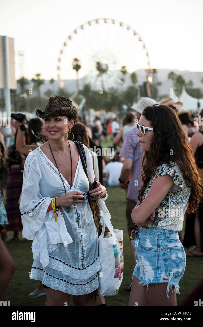 Party geht an Konzert in der berühmten Coachella Musikfestival Stockfoto