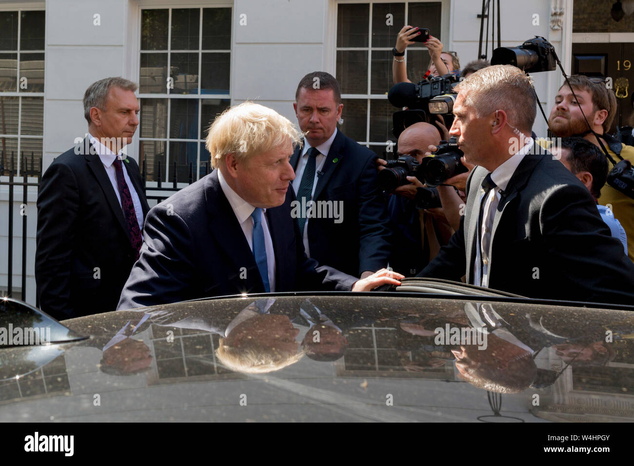 An dem Tag, an dem die Konservative Partei wählt seinen Führer und Premierminister des Landes, Boris Johnson erhält in sein Auto auf die QE2 Center in der Nähe für das Wahlergebnis zu fahren, am 23. Juli 2019, in Westminster, London, England. Stockfoto