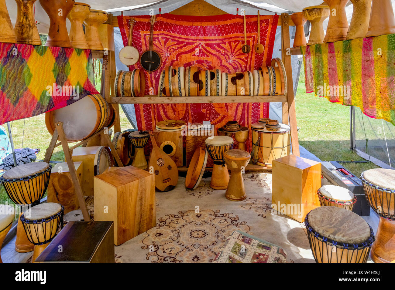 Percussion instruments drums Fotos und Bildmaterial in hoher