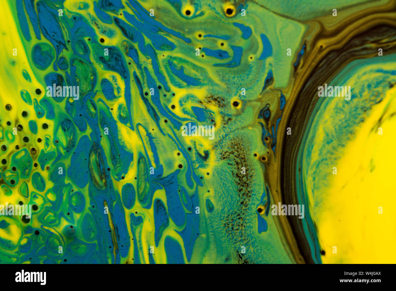 Blau, grün und gelb gefärbt und gepunktete abstrakte Farbe Hintergrund Textur. Stockfoto