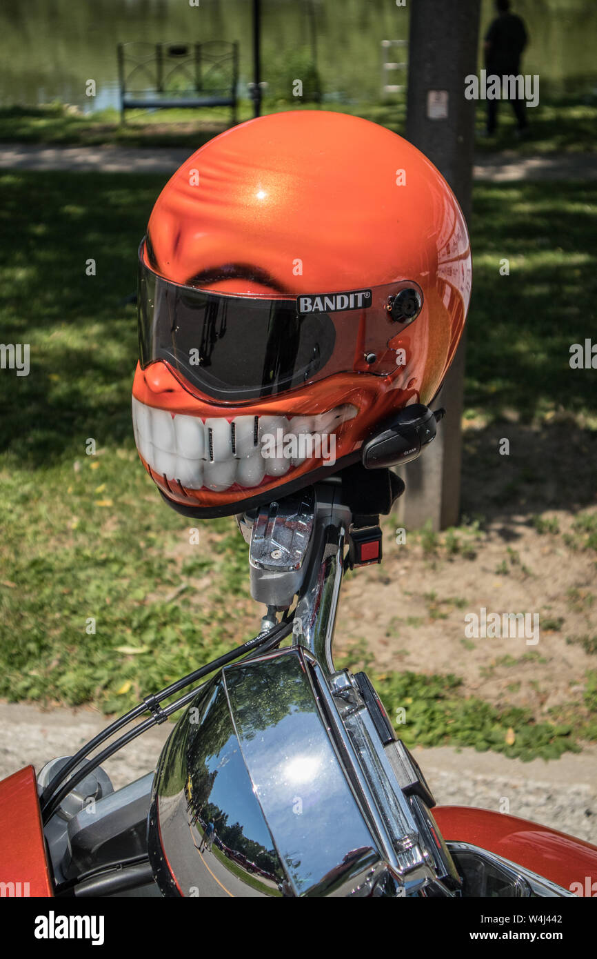 Eine lustig-finsteren Motorrad Helm... Stockfoto