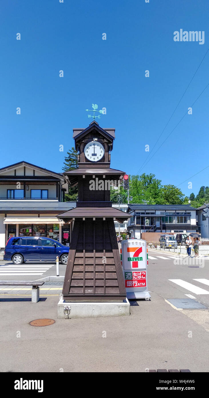 Blick auf die Straße von Hakuba, einer Stadt in Senboku Bezirk, Akita Präfektur, Japan. Hakuba ist berühmt durch die bukeyashiki (Samurai Wohnsitze) Stockfoto