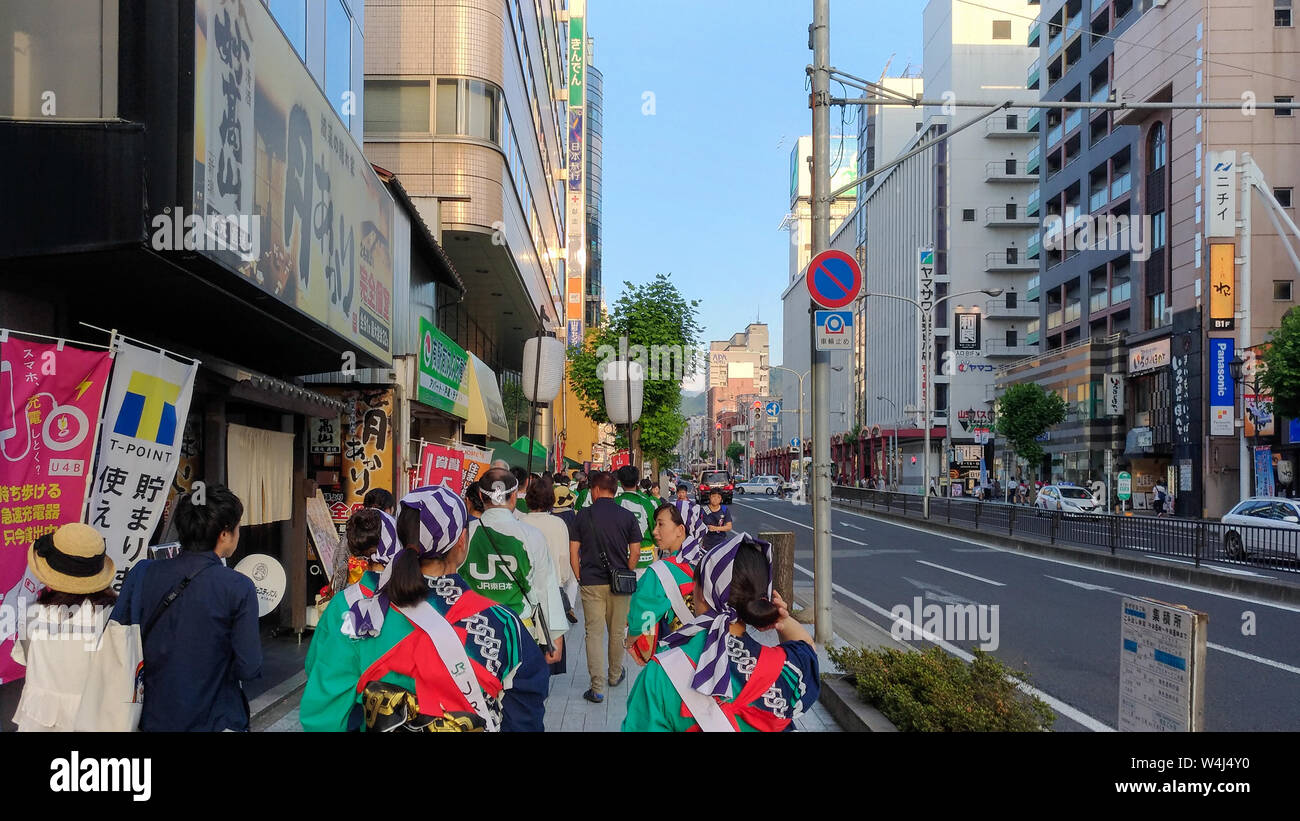 Stadtbild der Stadt Yamagata während der yamagata Hanagasa matsuri Fest. Eine der grossen Sommerfestivals der Tohoku Region in Japan Stockfoto