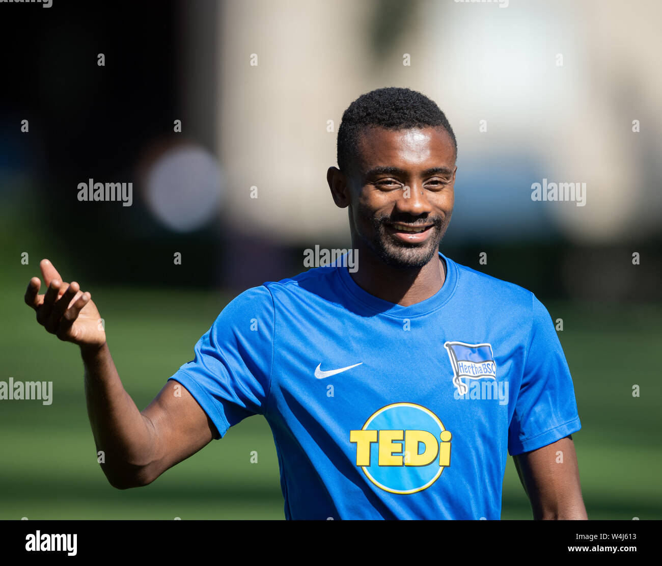 Berlin, Deutschland. 23. Juli, 2019. Salomon Kalou kommt auf den Platz. Credit: Soeren Stache/dpa/Alamy leben Nachrichten Stockfoto