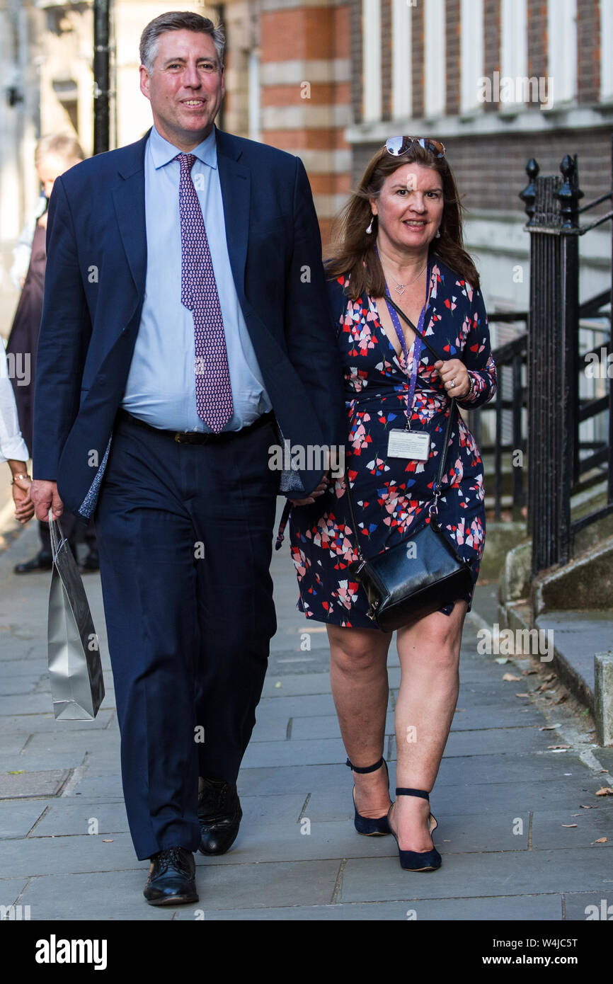 London, Großbritannien. 23. Juli, 2019. Sir Graham Brady, Vorsitzender des Ausschusses 1922, kommt zur Teilnahme an einer Feier in Westminster von Boris Johnson's Wahl als Konservativer Parteichef und Austausch von Theresa May als Premierminister von der pro-europäischen Brexit Research Group (ERG). Credit: Mark Kerrison/Alamy leben Nachrichten Stockfoto