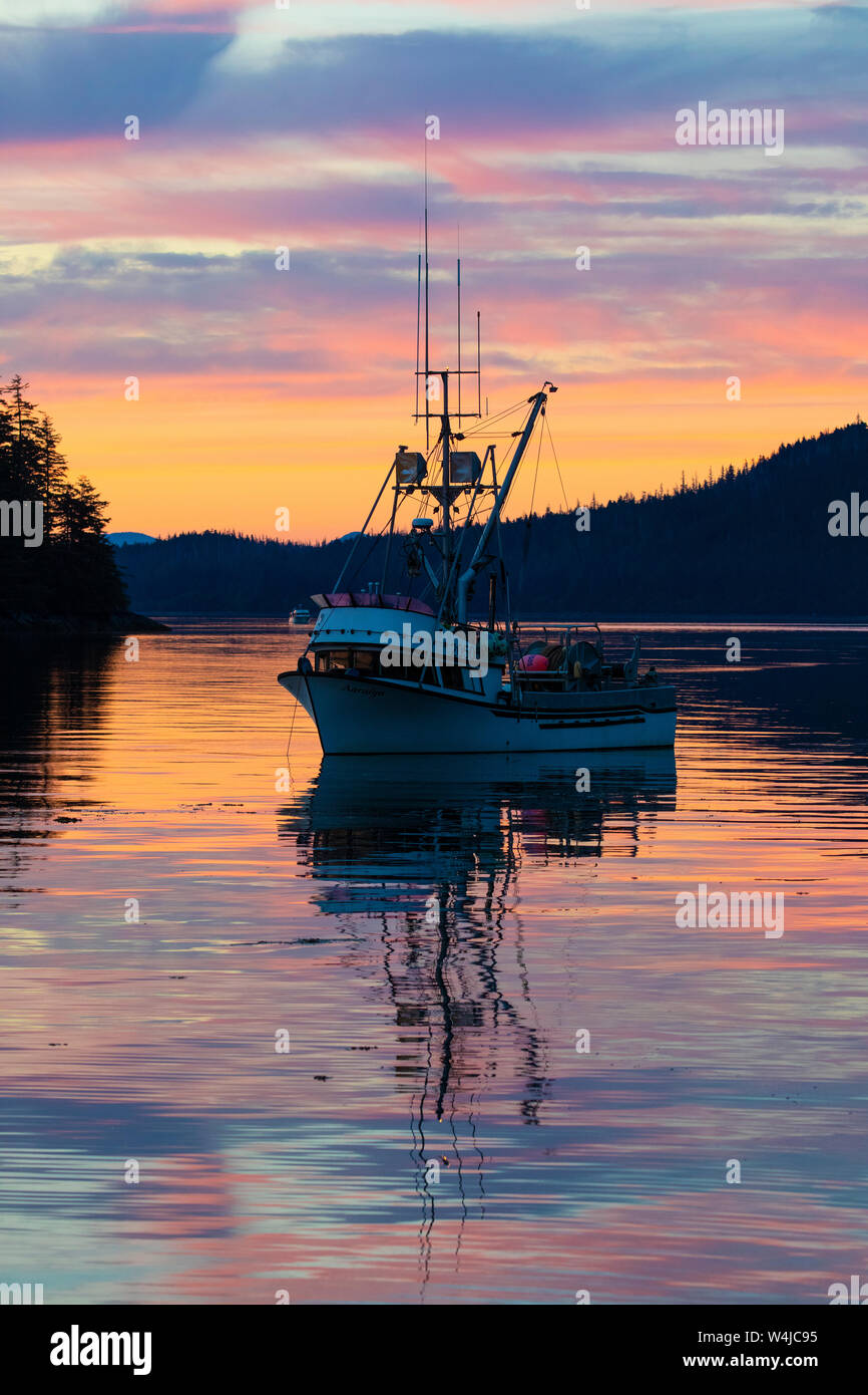 Sonnenuntergang über Frederick Sound aus Cape Fanshaw, Tongass National Forest, Alaska. Stockfoto