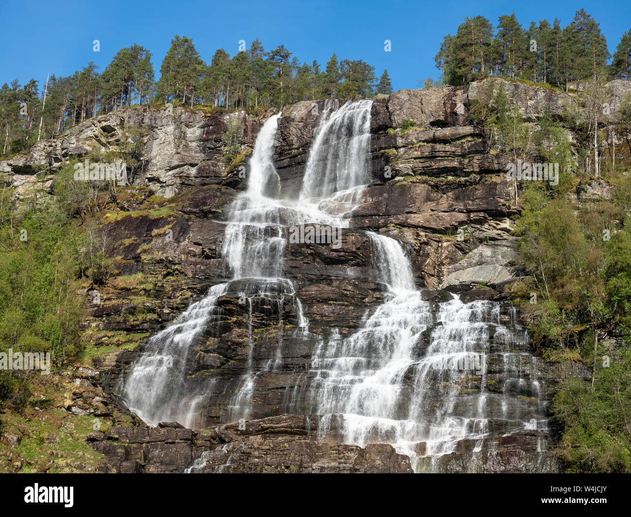 Wasserfall Tvinnefoss (Tvindefoss) in der Region Hardanger, Norwegen Stockfoto