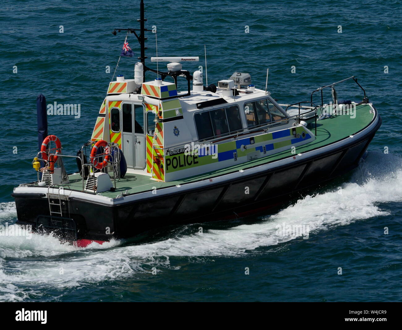 AJAXNETPHOTO. 3. JUNI, 2019. PORTSMOUTH, England. - MOD POLIZEI - Bundesministerium der Verteidigung Polizei stößt sich bemühen, in den MARINESTÜTZPUNKT FOTO: Jonathan Eastland/AJAX REF: GX 810306 318 Stockfoto