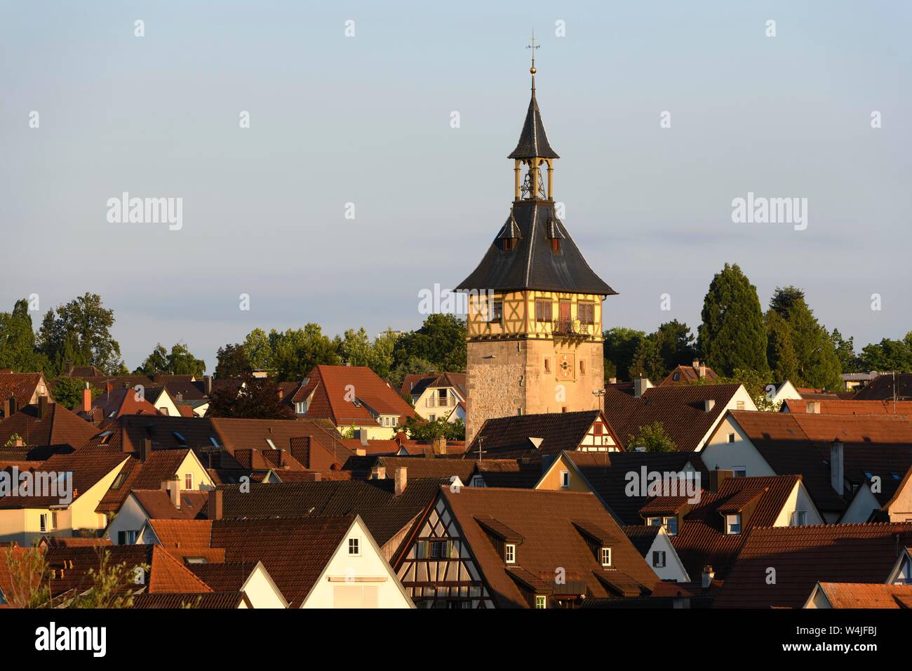 Sicht über die Dächer der Stadt mit Kirche, Turm, Marbach am Neckar, Baden-Württemberg, Deutschland Stockfoto