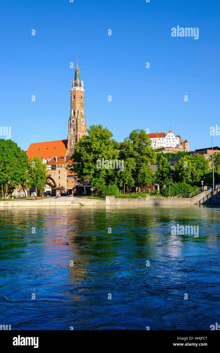 Kirche St. Martin und die Burg Trausnitz, Isar, Landshut, Niederbayern, Bayern, Deutschland Stockfoto