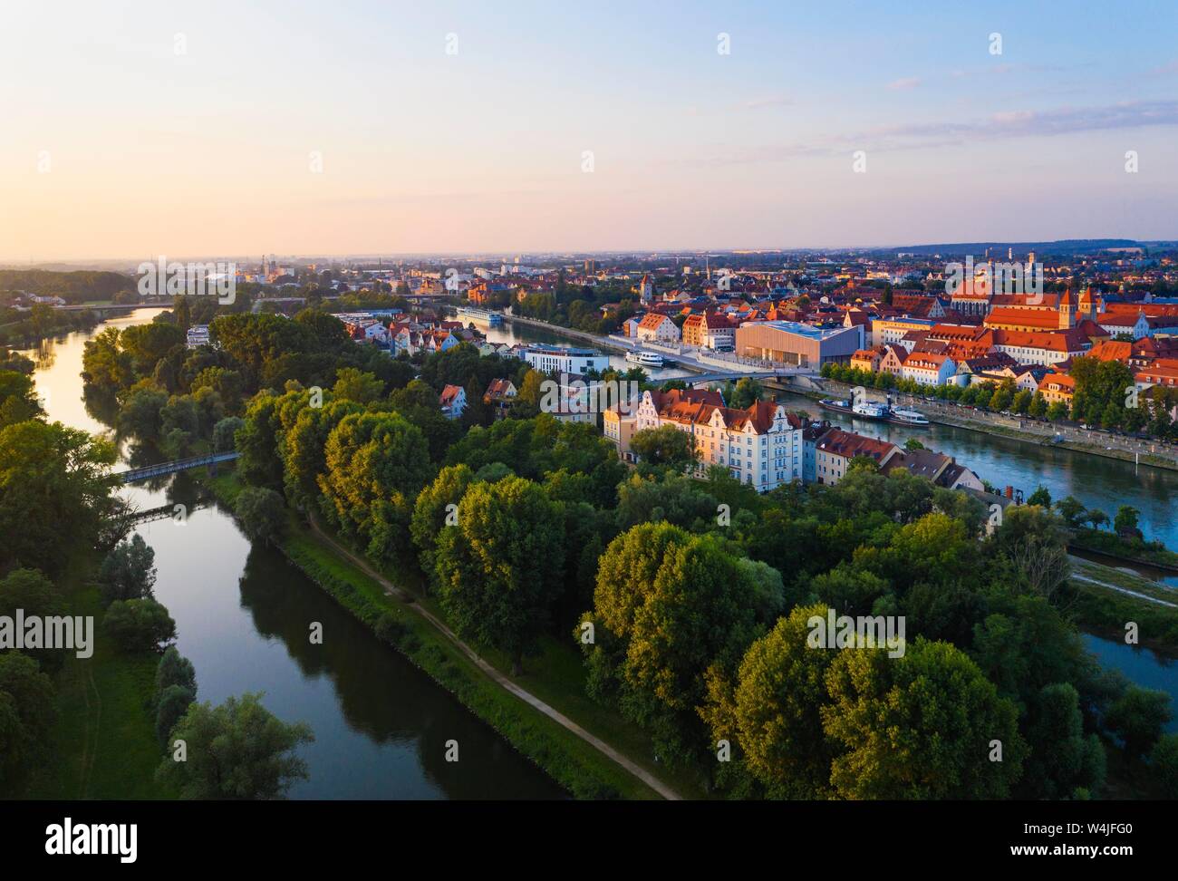 Jahninsel und Unterer Wohrd, Nord und Süd Arm der Donau, Museum für Bayerische Geschichte, Recht, Altstadt, Regensburg, Luftbild, Obere Stockfoto