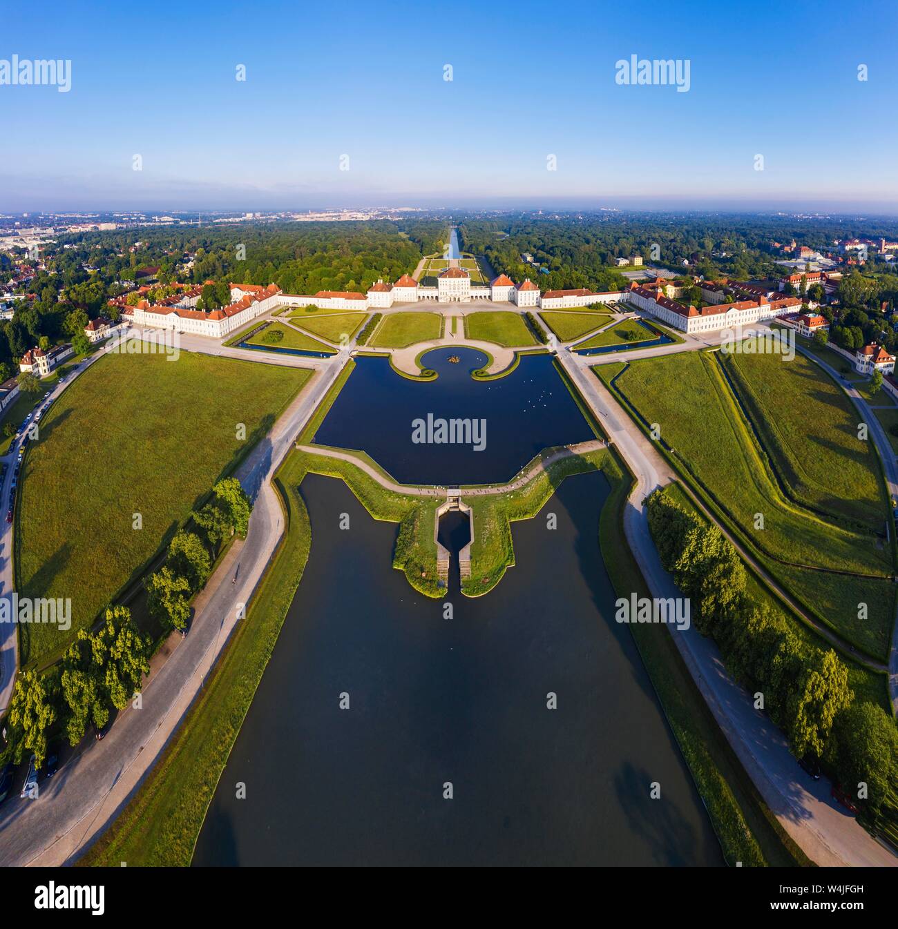 Schloss Nymphenburg mit Schlosspark, Ansicht von Osten, Luftaufnahme, München, Oberbayern, Bayern, Deutschland Stockfoto