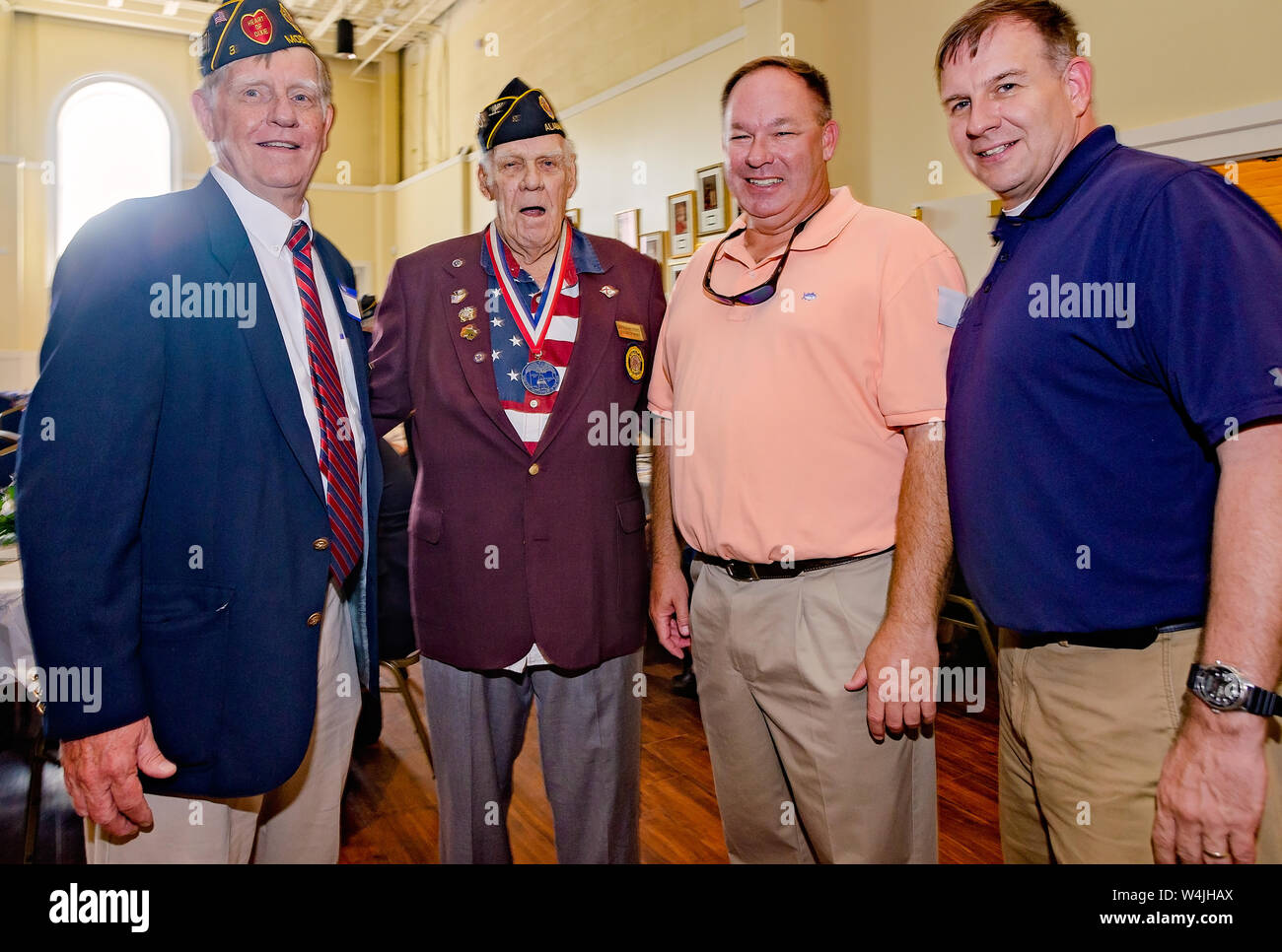 Mitglieder der amerikanischen Legion feiern Sie mit Ihrer Gemeinschaft während der Post 3 open house in Mobile, Alabama. Stockfoto