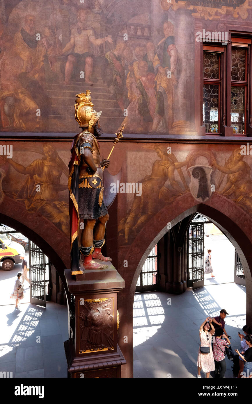 Die Statue von Lucius Munatius Plancus Rathaus in Basel, Schweiz Stockfoto