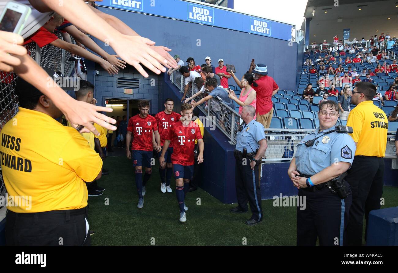 Kansas City, USA. 24. Juli 2019. firo: 23.07.2019 Fuvuball, Fußball: 1. Bundesliga, Saison 2019/2020 AC Mailand, Test, Test, Freundschaftsspiel, gegen den FC Bayern München München, Audi Sommer Tour USA, Internationale Champions Cup mit 0:1 Fans willkommen das Team, Polizei, Sicherheit, FCB Joshua Kimmich, FCB Leon Goretzka, FCB, Niklas Svøle Suele, | Nutzung der weltweiten Kredit: dpa/Alamy leben Nachrichten Stockfoto
