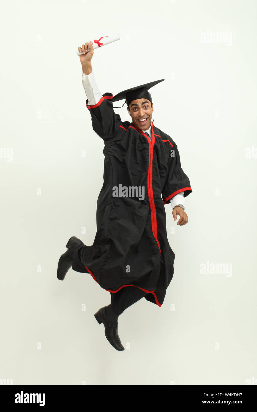 Universitätsstudent feiert Abschluss Stockfoto