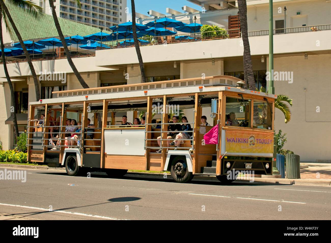 Waikiki Trolley Bus, beliebtes Verkehrsmittel für Touristen Stockfoto