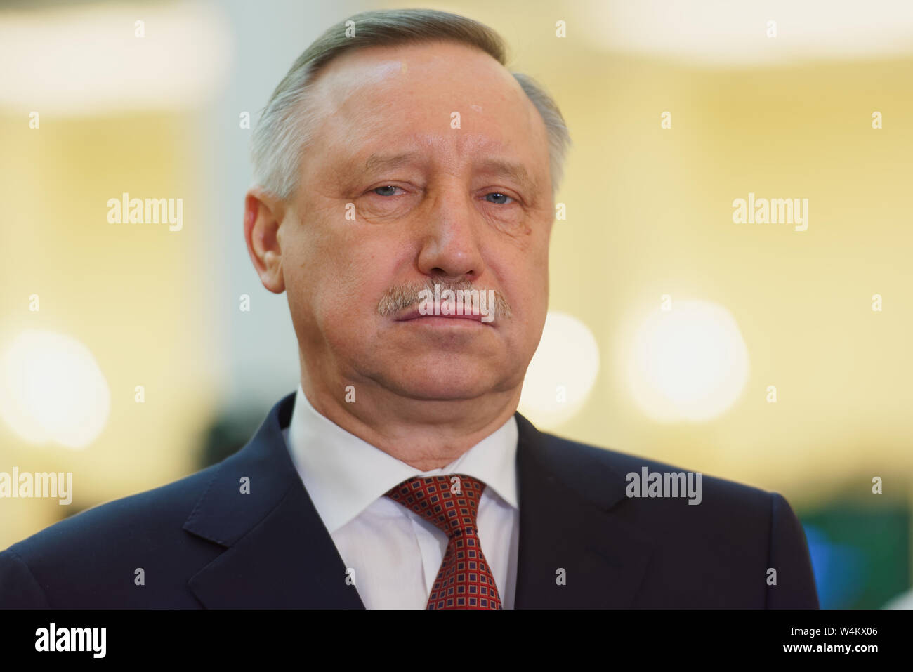 Der Gouverneur von St. Petersburg Alexander Beglov im Plenum der St. Petersburg International Educational Forum Stockfoto