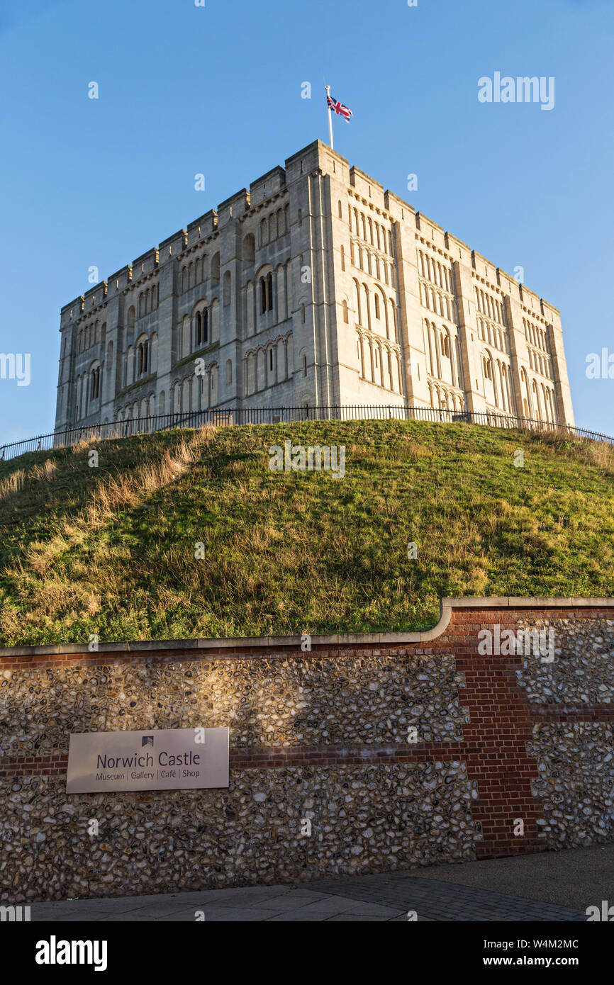 Anzeigen von Norwich Schloss mit Museum und Kunstgalerie, Norwich, Norfolk, England Stockfoto