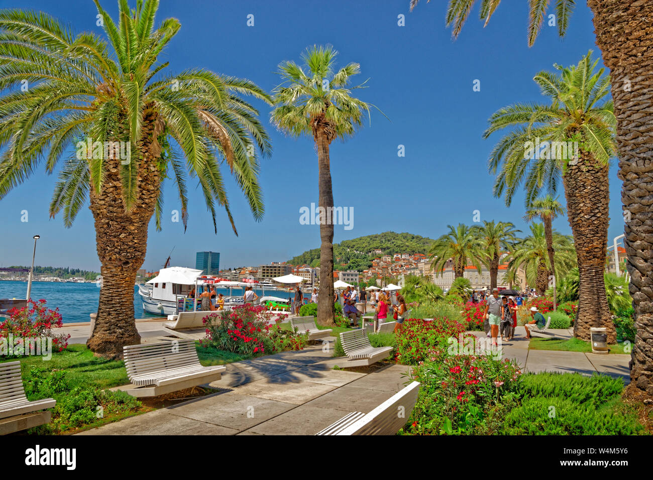 Waterfront und die Promenade im Zentrum von Split, Dalmatien, Kroatien. Stockfoto