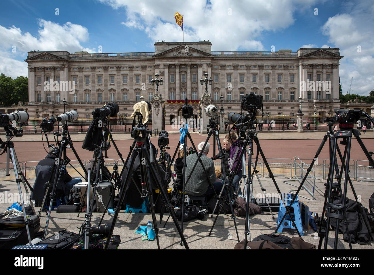 Royal Presse Fotografen an die Farbe, Geburtstag Parade feiern der Königin außerhalb des Buckingham Palace, London, England, Großbritannien Stockfoto