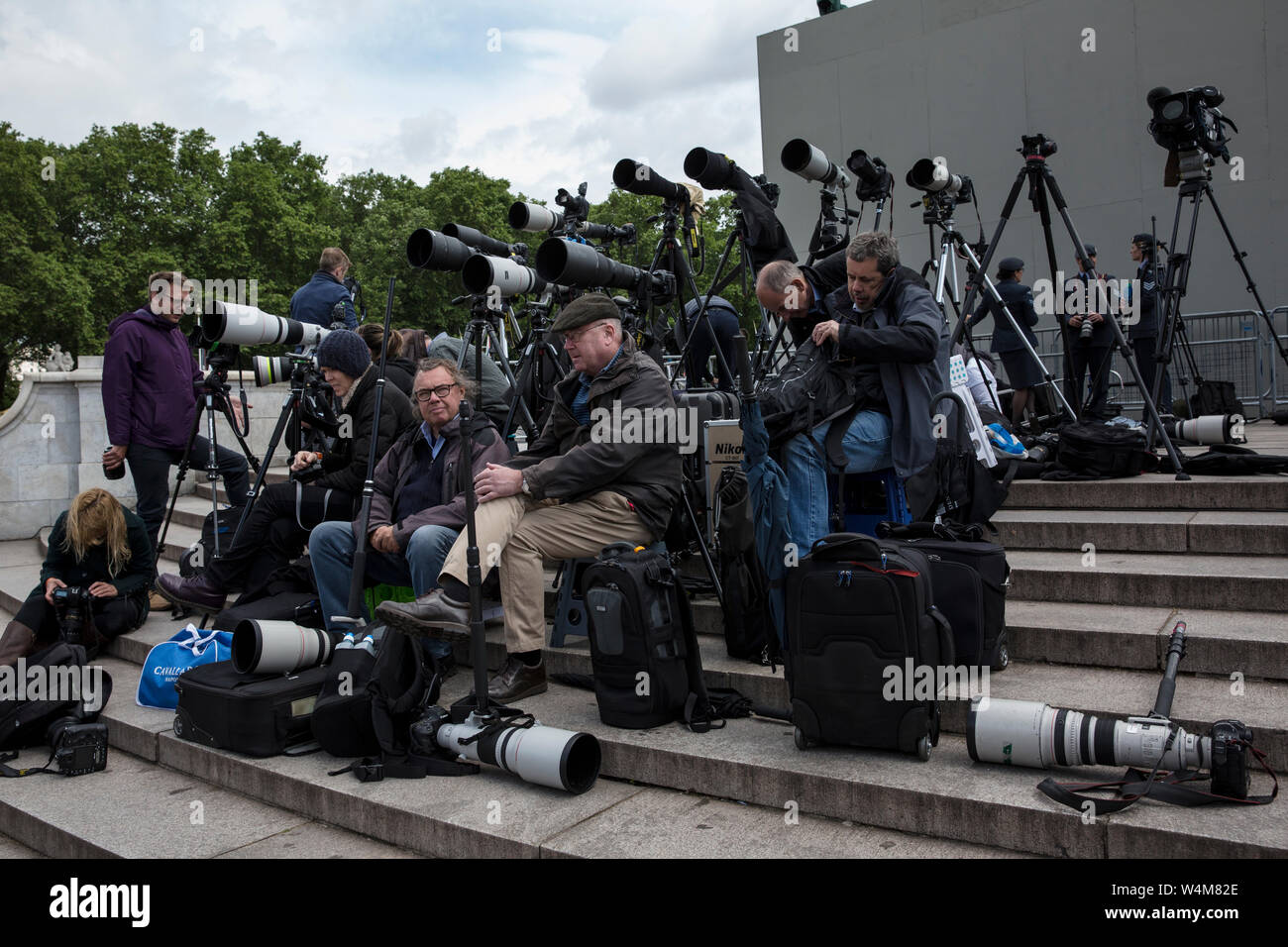 Royal Presse Fotografen an die Farbe, Geburtstag Parade feiern der Königin außerhalb des Buckingham Palace, London, England, Großbritannien Stockfoto
