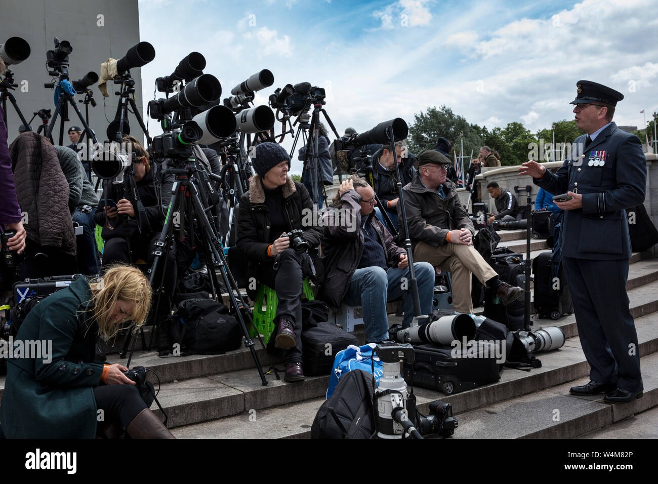 Royal Presse Fotografen an die Farbe, Geburtstag Parade feiern der Königin außerhalb des Buckingham Palace, London, England, Großbritannien Stockfoto