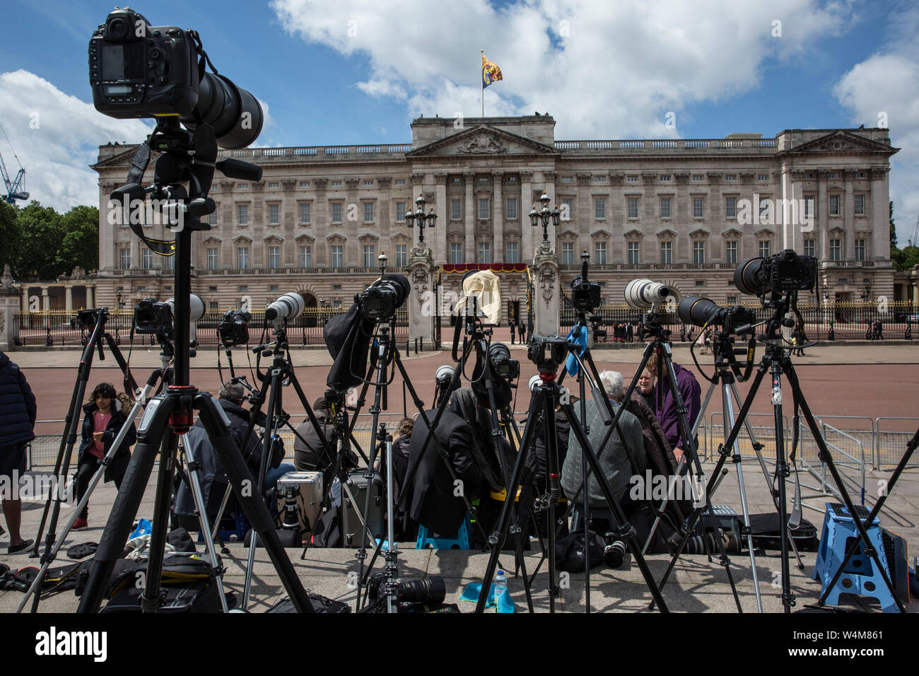Royal Presse Fotografen an die Farbe, Geburtstag Parade feiern der Königin außerhalb des Buckingham Palace, London, England, Großbritannien Stockfoto