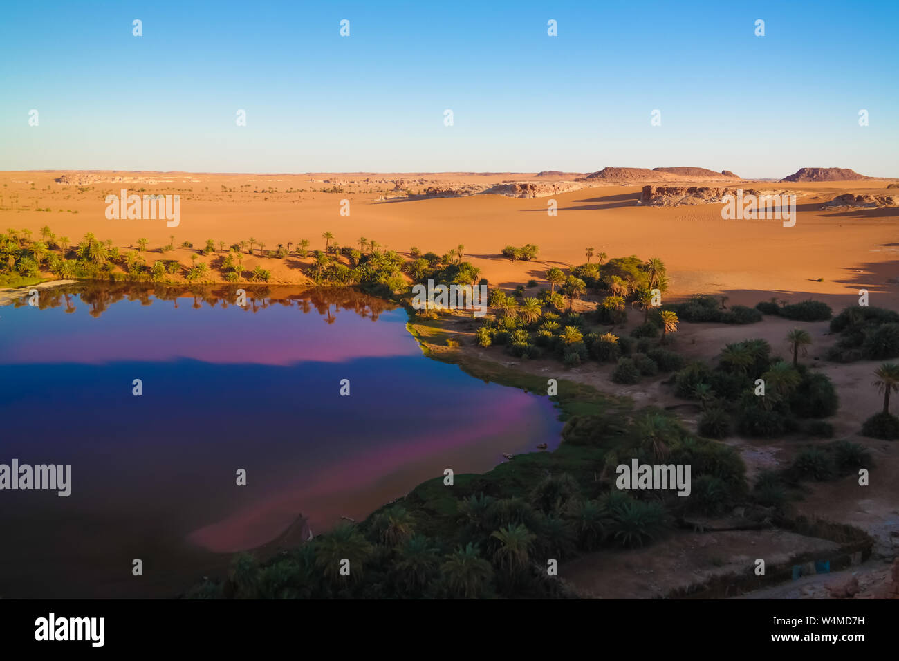 Sonnenuntergang Antenne Panoramablick auf Yoa See Gruppe von Ounianga Kebir Seen, Ennedi, Tschad Stockfoto