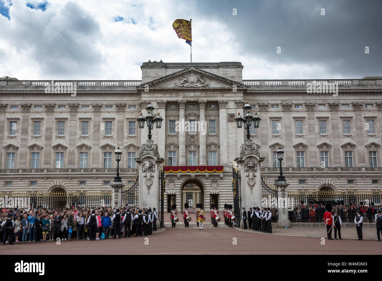Die Farbe, Geburtstag Parade feiern der Königin außerhalb des Buckingham Palace, London, England, Vereinigtes Königreich Stockfoto