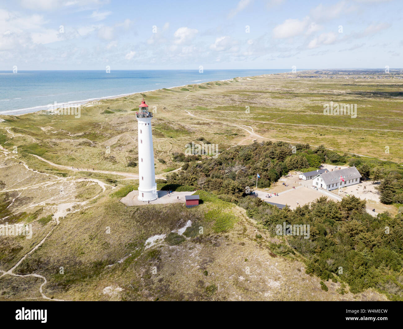 Antenne Drone Ansicht von Lyngvig Leuchtturm in Dänemark Stockfoto