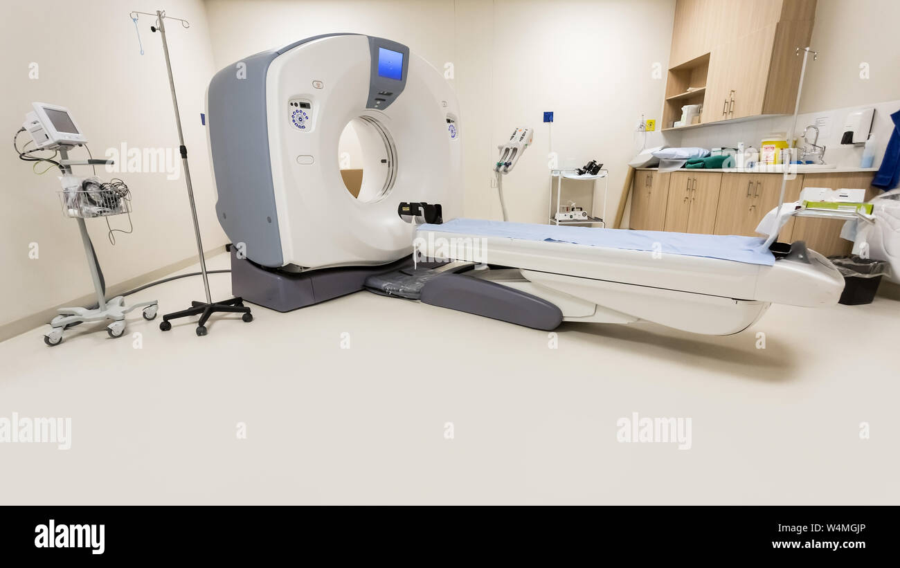 Leere MRT-Gerät in einem Krankenhaus, in der Radiologie verwendeten Bilder der Anatomie und die physiologischen Prozesse des Körpers zu bilden Stockfoto