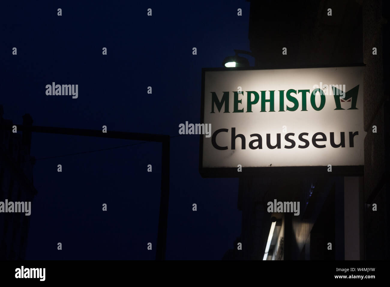 LYON, Frankreich - 17. JULI 2019: Mephisto Chausseur Zeichen vor ihrem lokalen Shop in Lyon. Mephisto ist ein Schuhe und Schuhe Hersteller und Händler Stockfoto