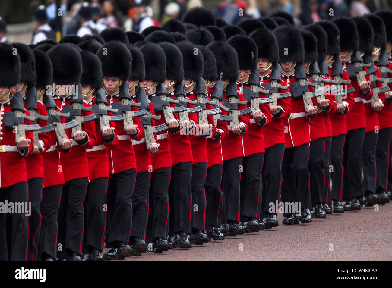 Die Farbe, Geburtstag Parade feiern der Königin außerhalb des Buckingham Palace, London, England, Vereinigtes Königreich Stockfoto
