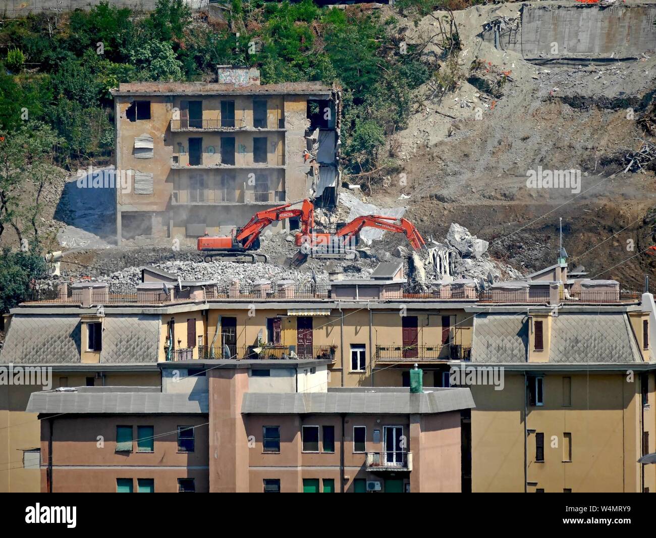 Genua 23.07.2019: Arbeit fährt auf Abriss und Behandlung der Ruinen des Morandi Brücke. Redaktionelle Nutzung nur Credit: Unabhängige Fotoagentur Srl/Alamy leben Nachrichten Stockfoto