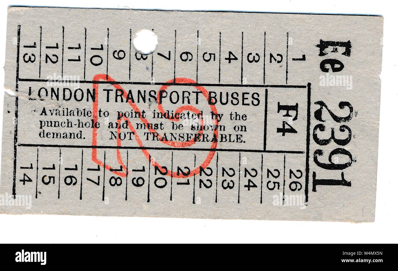 Jahrgang, gelocht Bus Ticket, durch "London Transport Busse ausgestellt", London, England, 1955. () Stockfoto