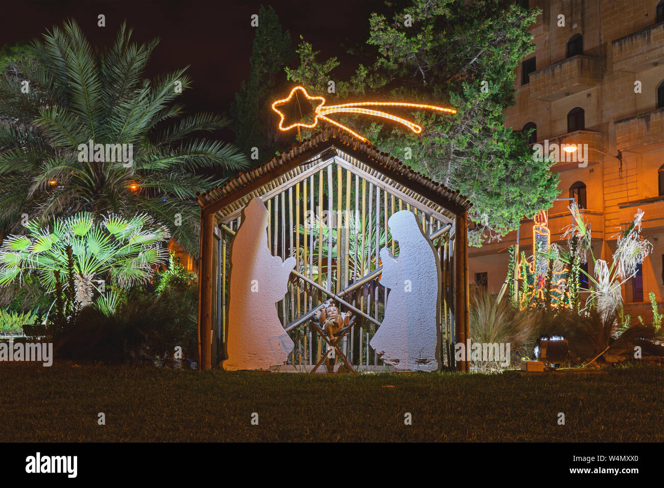 Weihnachten Installation auf Thema der Geburt Jesu Christi, Schatten und Silhouette. Straße Dekoration am Vorabend von Weihnachten Stockfoto