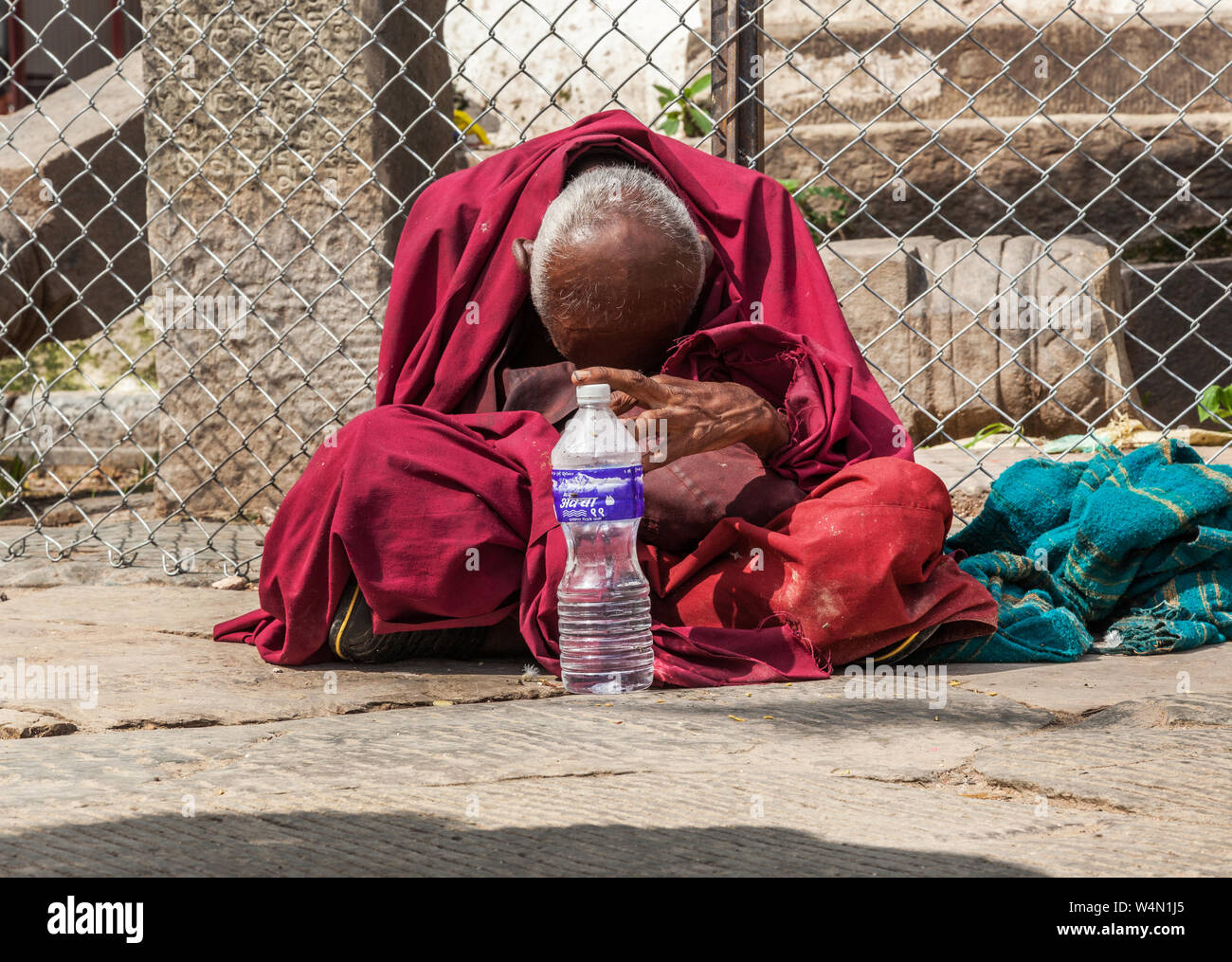 Buddhistischer Mönch bei Swayambhunath, Kathmandu, Nepal Stockfoto