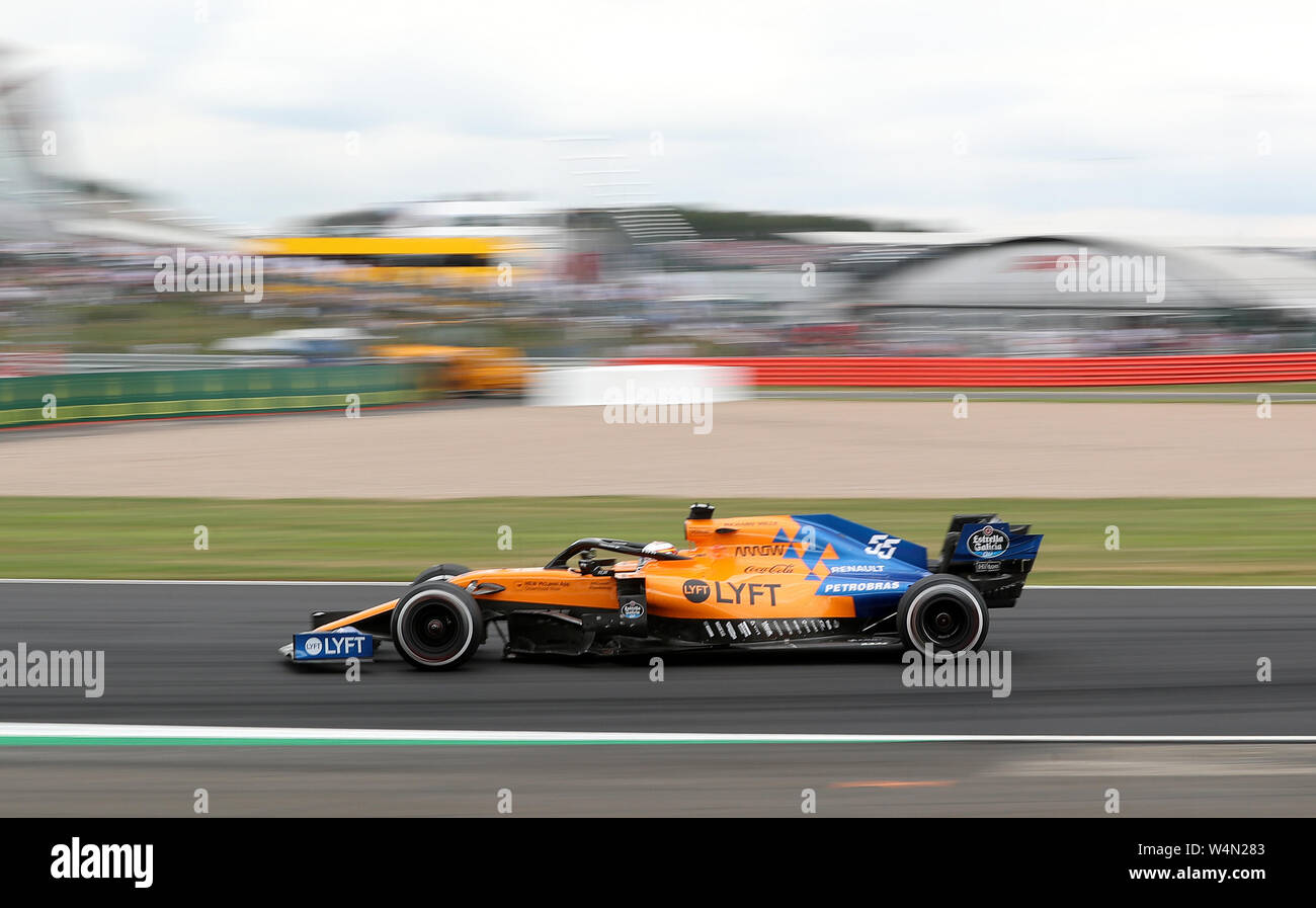 Carlos Sainz Jr. von McLaren vor Teamkollege Lando Norris während des Grand Prix von Großbritannien in Silverstone, Towcester. DRÜCKEN SIE VERBANDSFOTO. Bilddatum: Sonntag, 14. Juli 2019. Siehe PA Story AUTO British. Bildnachweis sollte lauten: David Davies/PA Wire. Stockfoto