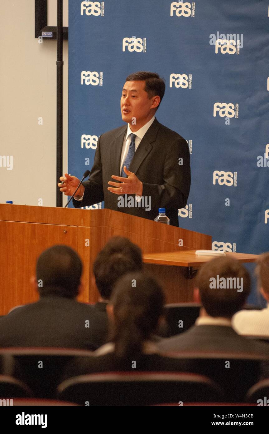 Politiker John Yoo spricht während einer Außenpolitischen Symposium an der Johns Hopkins University in Baltimore, Maryland, 17. Februar 2010. Vom Homewood Sammlung Fotografie. () Stockfoto